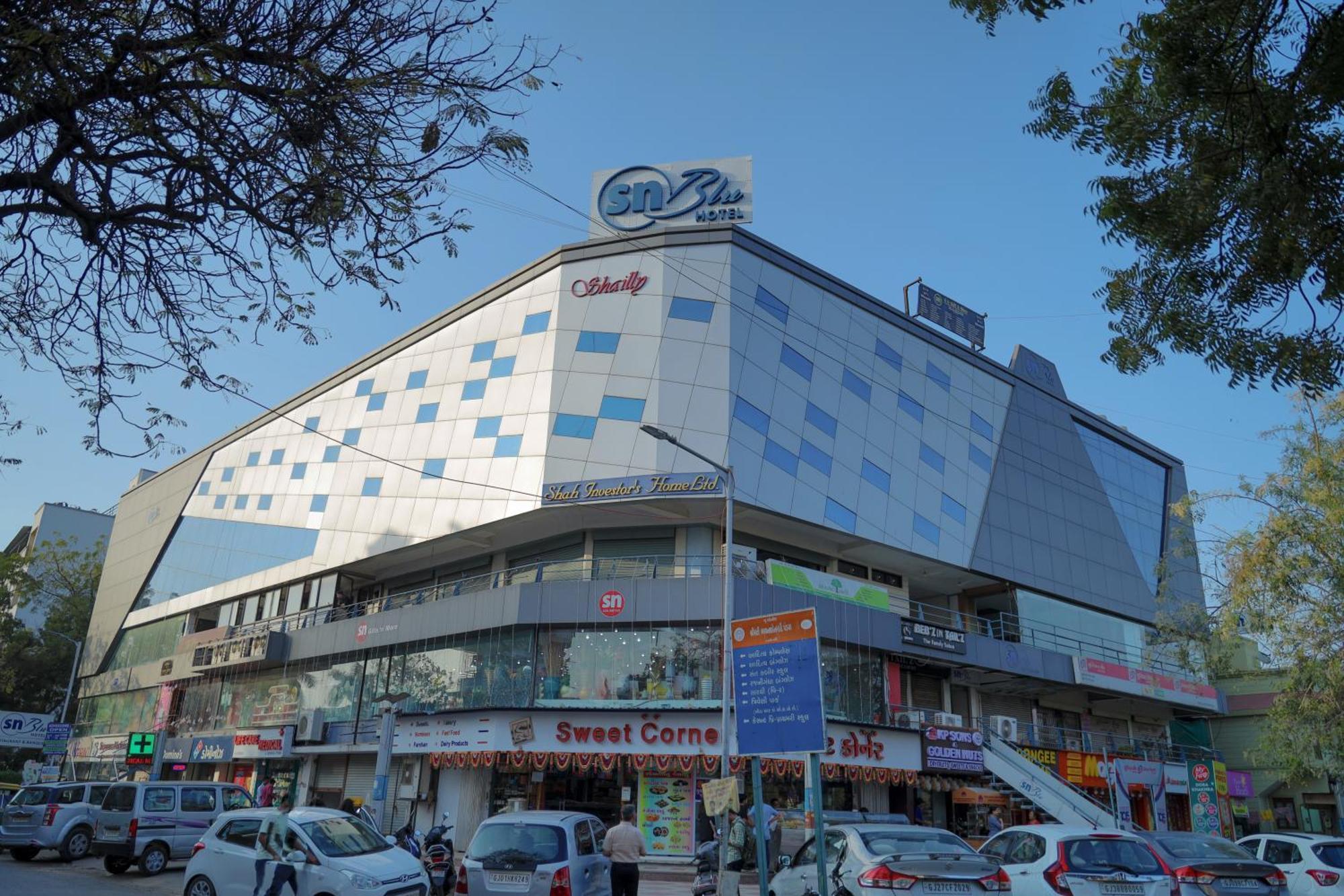 Sn Blu Hotel Ahmedabad Exterior photo